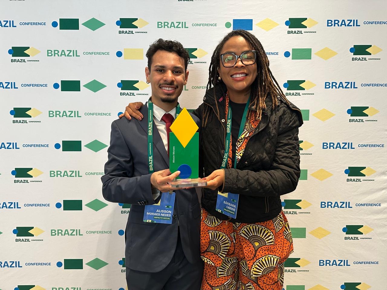 Alisson Moraes Neves com a Profa. Barbara Carine na Brazil Conference at Harvard University and MIT, Boston, EUA, 2026